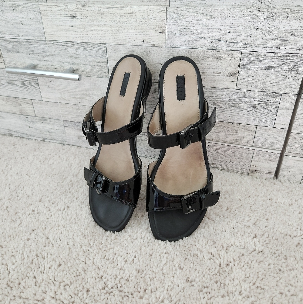 Ecco Classy & Comfortable Black Patent Buckle Slide Sandals - Picture 4 of 7